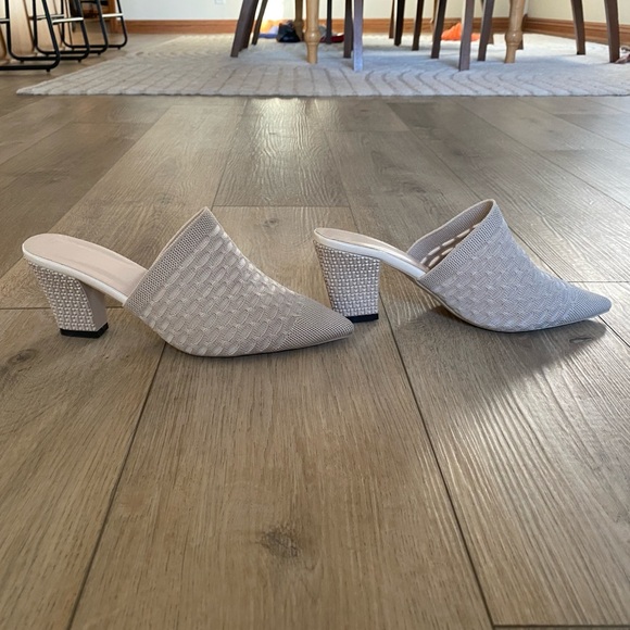 7.5 Beige cloth stretchy closed toe mule heels - Picture 2 of 5